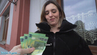 Myss Alessandra a gigászi keblű kitetovált spiné pénzért dugható