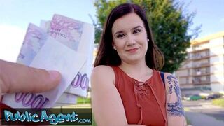 Szenvedélyes kicsike Eliss meztelenül pózol amatőr fotózáson