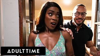 Unatkozó feleség Ana Foxxx párnán hancúrozik és megdugja kedvelő férje!