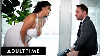 Méretes természetes cicik: Ashlyn Peaks vadul ugrál a legjobb barát farkán!