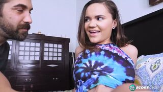 Naudi Nala vadul cidázza és lovagolja a gigantikus rúdat