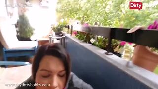 Lara Bergmann forró baletli orálozása megdöngetve méretes faszal