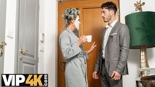 Az szépkorú világos szőke francia anyuci újra csábít tini fickót