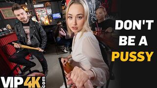 Bátor világos szőke pornósztár bassza idegen csávót a bárban