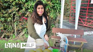 Carmen Lara éhes milf bulkesza kap mély baszást forró felvétel és közösülés közben