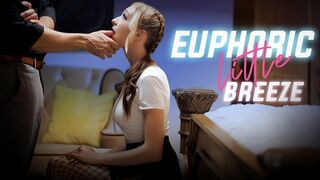 Cuki fiatal Breezy Bri kinky hangulatban csábítja a nevelő atyja barátját csinos alsóruhában
