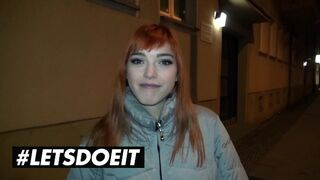 Lullu Gun és Anny Aurora megosztják a nagyméretű fekete fazt kint a vadonban