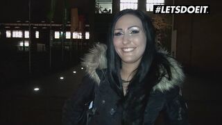 Mira grey német afrikai ringyó bassza az idegent pénzért a buszon