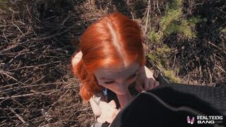 Bűbájos vörös fiatal Madi Collins kibelezi a puncáját és keményen megdugja a termetes dákója
