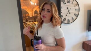 A csávókám csajának szájába élveztem, miközben ő a másik szobában volt