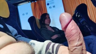 Idegen tinédzser orálozza a fazsat a buszon