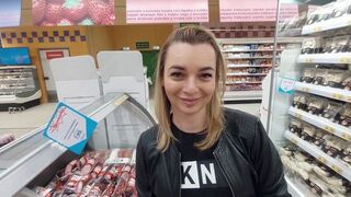 Bevásárlás közben találkoztam vele, cumizás a nyilvános wc-ben, és lenyeli a gigászi spriccet