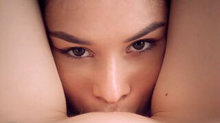 Forró leszbi pillanatok a Wow Girls csatornán - Kettő vonzó szuka vagina nyalása