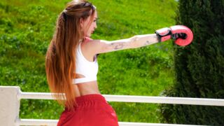 Gigászi popós Boxing Bajnok kap különleges jutalmat a Mylf edzőjétől