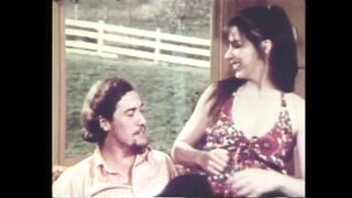 John Holmes nyalja a maca szaftos punáját a retro pornóban