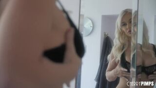 Termetes Keblű Világos Szőke Milf Mélytorok Akcióban a Cherry Pimps Csatornán