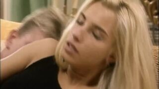 Timea Margot méretes pöcst kap a retro Lover's Lane legelső epizódjában